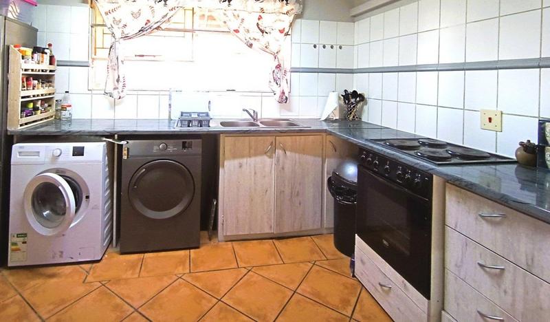 4 Bedroom Property for Sale in Langenhovenpark Free State